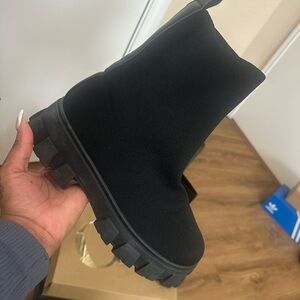 Black platform Chelsea boots